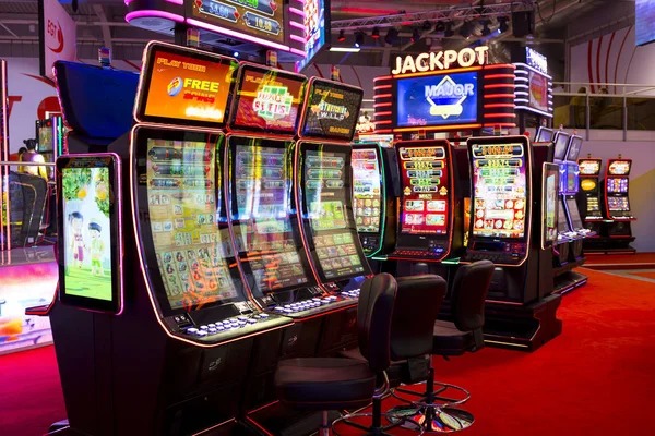 cmd398 live table interface showing dealer, cards, and betting area